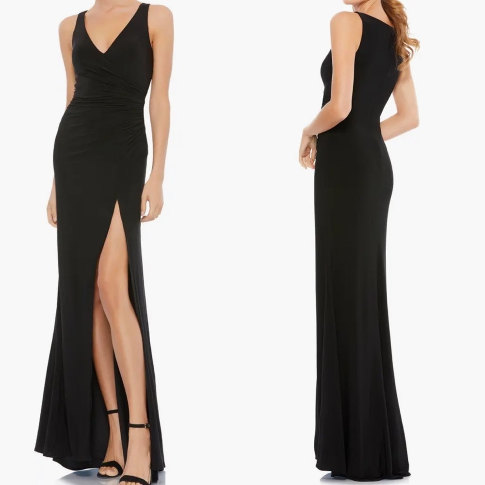 NWOT  Mac Duggal Black Ruched V-Neck Jersey slit black sleeveless Gown 8